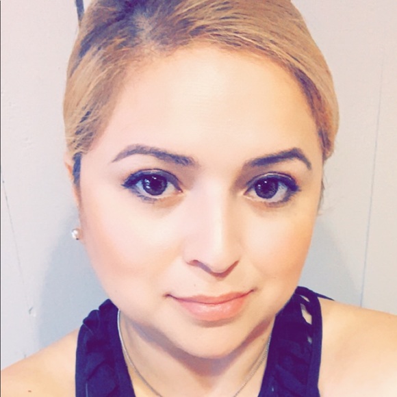 Meet your Posher, Jessica - Picture 1 of 2